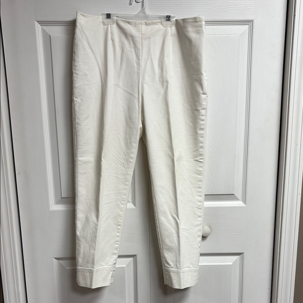 Ellen Tracy White Chinos Relaxed Fit